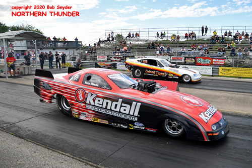 (near lane) Robbie Massey - 'Moats & Massey' vs 
(far lane) Steve Timoszyk - 'Detroit Tiger'